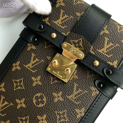 Women's Vertical Trunk Pochette 